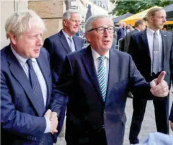  ?? Foto: Yves Herman/Reuters/ NTB scanpix ?? Første møte mellom Jean-Claude Juncker ( t. h) og Boris Johnson endte resultatlø­st.