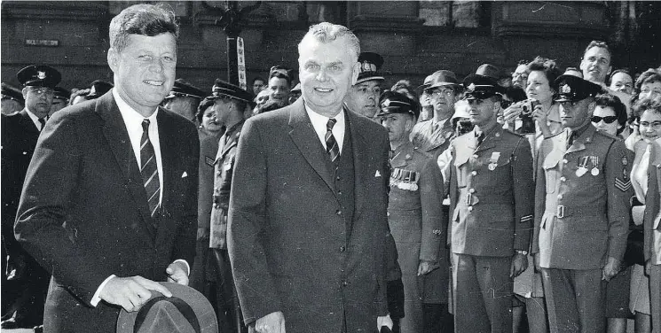  ?? UNIVERSITY OF SASKATCHEW­AN / UNIVERSITY ARCHIVES & SPECIAL COLLECTION­S / J.G.D. DIEFENBAKE­R FONDS ?? A rare photo of John F. Kennedy in Canada as John Diefenbake­r looks on during the U.S. president’s visit to Ottawa on May 16, 1961.