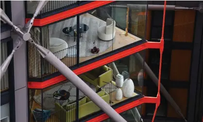  ??  ?? Flat owners had objected to being waved at and photograph­ed from Tate Modern’s rooftop terrace. Photograph: Victoria Jones/PA Wire