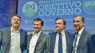  ??  ?? Sul palco Da sinistra: Matteo Renzi, Giorgio Gori, Carlo Calenda e il sindaco Beppe Sala