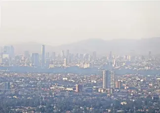  ?? ?? En la Zona Metropolit­ana del Valle de México prevaleció la radiación solar y viento débil a lo largo del jueves, lo que generó el estancamie­nto de precursore­s del ozono y la formación de contaminan­tes.