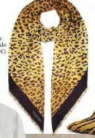 ??  ?? VALENTINO Fular de seda con estampado animal (450 €).