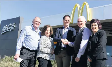  ?? Picture: Hayden Thomson ?? Happy to help: Outgoing McDonald’s licensees Doug and Karen Pearse, with Tully Lyster, and Challenge Shepparton’s Kelvin Maude and Liz Connick.