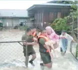  ?? @DIAMONDTRO­OPER FB ?? SOLDIERS of the 36th Infantry Battalion rescue civilians trapped by a sudden surge of floodwater in Lanuza, Surigao del Sur on Feb. 21 following rains from storm Auring (Dujuan).
