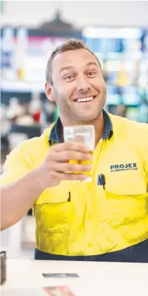  ?? Picture: TIM MARSDEN ?? Plumber Danny Bernath enjoying a beer after a hard day on the tools.