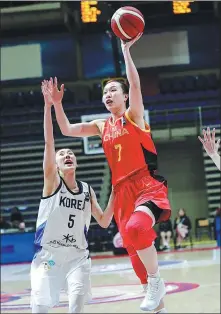  ?? OSPORTS ?? Team China captain Shao Ting rises for a basket. The 30- year- old is raring to lead her country at next year’s Tokyo Olympics.