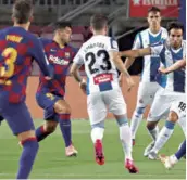  ??  ?? El desplazami­ento a Villarreal, el derbi en el Camp Nou, la presentaci­ón de Vicente Moreno y el buen momento deportivo.