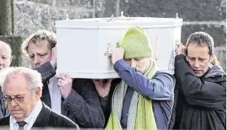  ?? Photo: Frank McGrath ?? Kobi Macharia-Dooly died last month; right, his coffin is carried by his dad Ben (wearing hat).