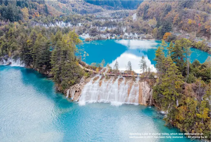  ?? ?? Sparkling Lake in Jiuzhai Valley, which was destroyed in an earthquake in 2017, has been fully restored. — All photos by IC