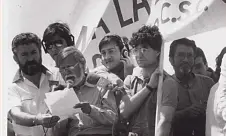  ?? ARCHIVO ?? Candel en una manifestac­ión del 1 de mayo de 1987 y portada de su libro ‘Els altres catalans’