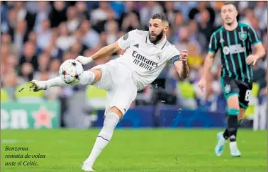  ?? ?? Benzema remata de volea ante el Celtic.