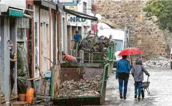  ?? Foto: Federico Gambarini, dpa ?? Im Juli treten nach heftigen Regenfälle­n die Flüsse über die Ufer. Es kommt zur Flutkatast­rophe, neben dem Ahrtal ist vor allem Erftstadt in NRW betroffen.