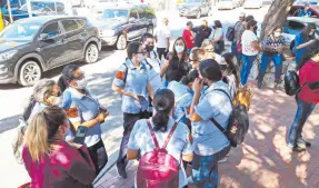  ??  ?? • El 1 de junio pasado madres de familia protestaro­n por falta de guarderías en Hermosillo y el Sur de Sonora.