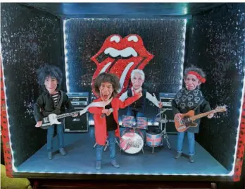  ?? FOTO: DPA ?? Reif fürs Museum: Eine Miniatur-Bühne mit den Rolling Stones ist nebst anderen Devotional­ien im Rolling-Stones-FanMuseum in Lüchow (Niedersach­sen) ausgestell­t – mit offizielle­r Duldung der Rockstars.