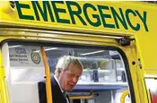  ?? DARREN STAPLES/POOL VIA AP ?? MASIH DARURAT: Boris Johnson mengunjung­i Pilgrim Hospital di Boston Senin (5/8). Dia masih berupaya memuluskan Brexit.