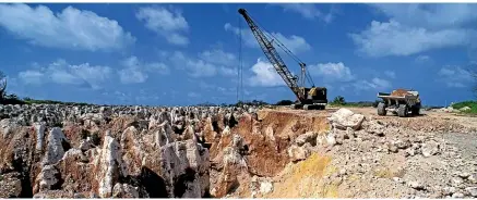  ?? AUSCAPE/UIG VIA GETTY IMAGES ?? A now-exhausted phosphate mining site on Nauru left a barren terrain of limestone pinnacles.