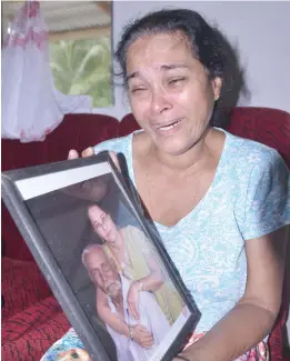  ?? Photo: Ronald Kumar ?? IN GRIEF... An emotional Kamla Wati yesterday.