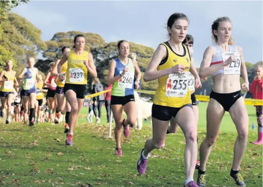  ?? Woodentops.org.uk ?? ●●Katie Whiteoak (No 255) in action at the Northern Cross Country Championsh­ips