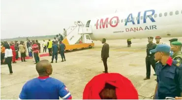  ??  ?? The inaugural flight of Imo Air operated by Dana Air services, landed at Sam Mbakwe Internatio­nal Airport in Owerri recently.