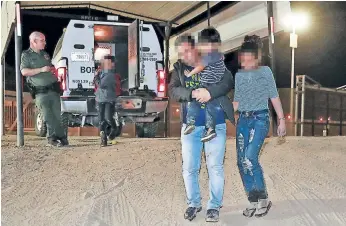  ?? FOTO: EL HERALDO ?? Las familias hondureñas viven una dura realidad en su camino a Estados Unidos.