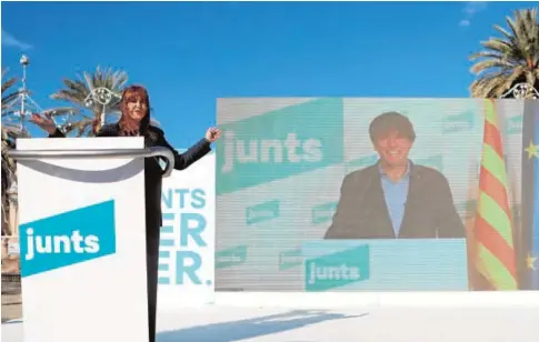 ?? EP ?? Laura Borràs y Carles Puigdemont, por videoconfe­rencia, el pasado sábado en un mitin de Junts
