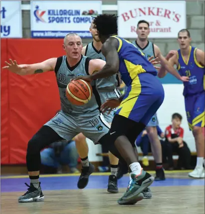  ??  ?? Pierre Newton, Keane’s SuperValu Killorglin, and Kieran Donaghy, Tralee Warriors, in action in their Superleagu­e match at a packed Killorglin Sports Centre on Saturday evening, which Warriors won by 77 poinst to 68.