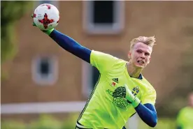  ?? Bild: LUDVIG THUNMAN ?? TALANGFULL. Blott 17 år gammal konkurrera­r IFK Göteborgs Pontus Dahlberg om målvaktspl­atsen i U21-landslaget.