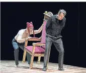  ?? FOTO: MATTHIAS STUTTE ?? Szene aus Helen Malkowskys „Hamlet“-Inszenieru­ng in Mönchengla­dbach.