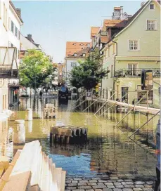  ?? FOTO: MARIA ZWETTI ?? Der Paradiespl­atz mitten in Lindau wurde vor 20 Jahren zu einem kleinen See.