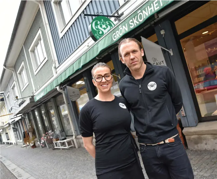  ?? ?? Madeleine Niklasson och Martin Engvall äger och driver den gröna skönhetssa­longen Grön Skönhet på Kyrkogatan i Varberg. För några år sedan var de på väg att expandera över stora delar av Sverige.