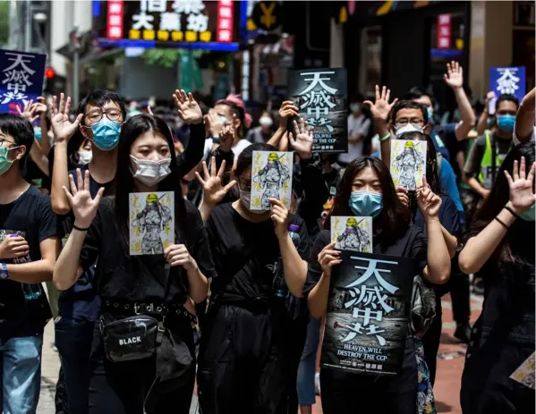  ?? Foto AFP ?? Manifestan­tes contra la ley de China que pretende acallar a quienes defienden la democracia en la isla.