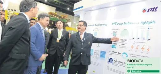  ??  ?? Mr Chansin explains PTT’s performanc­e to Deputy Prime Minister Prajin Juntong (in blue suit) and other guests at a 2017 event.