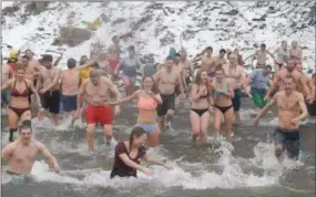  ?? MEDIANEWS GROUP FILE PHOTO ?? Judging from previous turnouts, hundreds of people are expected for the 11th annual Polar Plunge on Feb. 9.