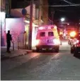  ?? CORREO ?? II Una ambulancia trasladó al lesionado a recibir atención médica de urgencia.