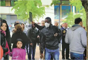  ?? Foto: nd/Ulli Winkler ?? Auch in der Zentralen Aufnahmest­elle in Moabit gibt es Konflikte zwischen Wachschutz und Flüchtling­en.