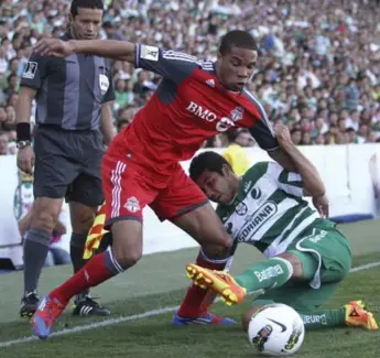  ?? ALBERTO PUENTE/AP ?? TFC’S Ryan Johnson, left, battles Santos Laguna’s Jose Antonio Olvera along the sideline Wednesday night.