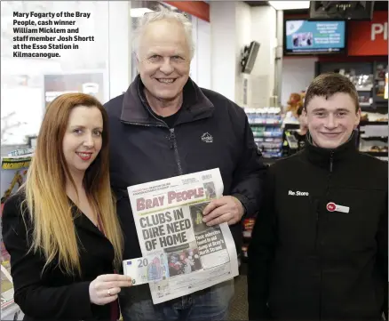  ??  ?? Mary Fogarty of the Bray People, cash winner William Micklem and staff member Josh Shortt at the Esso Station in Kilmacanog­ue.