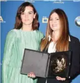  ??  ?? Actress Frankie Shaw (left) and director Niki Caro, winner of the award for Outstandin­g Directoria­l Achievemen­t in Children’s Programs for the ‘Anne with an E’ episode.