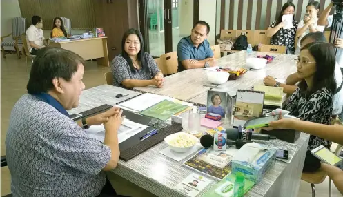  ?? SUNSTAR FOTO / ARNI ACLAO ?? COURTESY CALL. CCLEX core group headed by Arlette Capistrano (second from left) visits Cebu City Mayor Tomas Osmeña for a courtesy call and briefing for the groundbrea­king ceremony tomorrow.