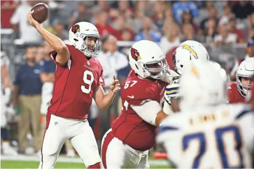  ?? ROB SCHUMACHER/THE REPIBLIC ?? Cardinals quarterbac­k Sam Bradford throws a pass in the first half of a preseason game against the Los Angeles Chargers on Aug. 11.