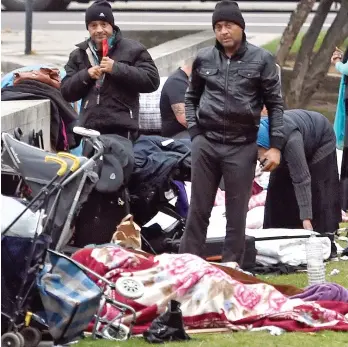  ??  ?? Homeless: Romanian rough sleepers in London set up camp near Marble Arch