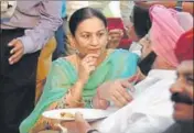  ??  ?? ■ Aruna Chaudhary seeking blessings from the chief minister after her elevation to the cabinet rank.