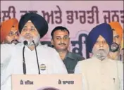  ?? PARDEEP PANDIT/HT ?? SAD president Sukhbir Badal and SAD-BJP candidate Charanjit Singh Atwal (R) at an election rally in Jalandhar.