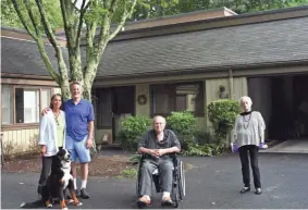  ?? FAMILY PHOTO ?? Michael Subit and wife Leslie Hagin stand with dog Breezy, Michael’s father Larry Subit and his ex-wife, Marlene Subit in Somers, New York. Michael hadn’t seen his parents together in nearly 30 years.