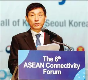  ?? SUPPLIED ?? Asean-Korea Centre secretary-general Lee Hyuk gives the opening talk at the Asean Connectivi­ty Forum.