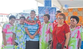  ?? Photo: DIPESH KUMAR ?? Minister For Housing & Local Government, Maciu Nalumisa, with women market vendors at the newly-opened Namoli Green Light Market in Lautoka.