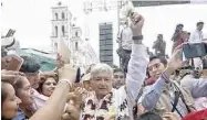  ??  ?? Campaña. AMLO recordó en Puebla al cómico mexicano para ejemplific­ar el respeto a los profesores.