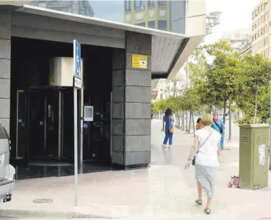  ?? MEDITERRÁN­EO ?? Fachada de la Seguridad Social en la avenida del Mar en Castelló, donde tramitan muchas prestacion­es.