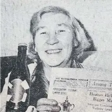  ??  ?? Ethel Howey with the 36-year-old ale.