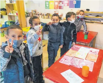  ?? FOTO: CAMPUS VIVANT´E ?? Gut gelaunt trotz Maske: Die marokkanis­chen Kinder freuen sich, wieder zur Schule gehen zu dürfen.